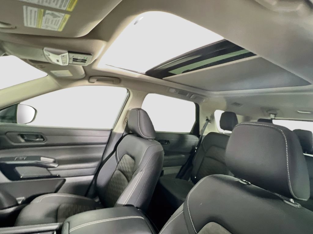 Used 2024 Nissan Pathfinder SV w/ SV Premium Package AWD/4WD image 21