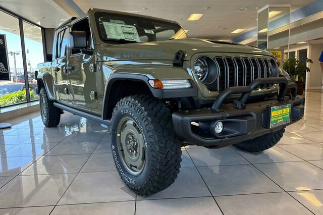 New 2026 Jeep Gladiator Sport AWD/4WD image 2