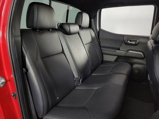 Used 2022 Toyota Tacoma TRD Sport w/ TRD Premium Sport Package AWD/4WD image 17