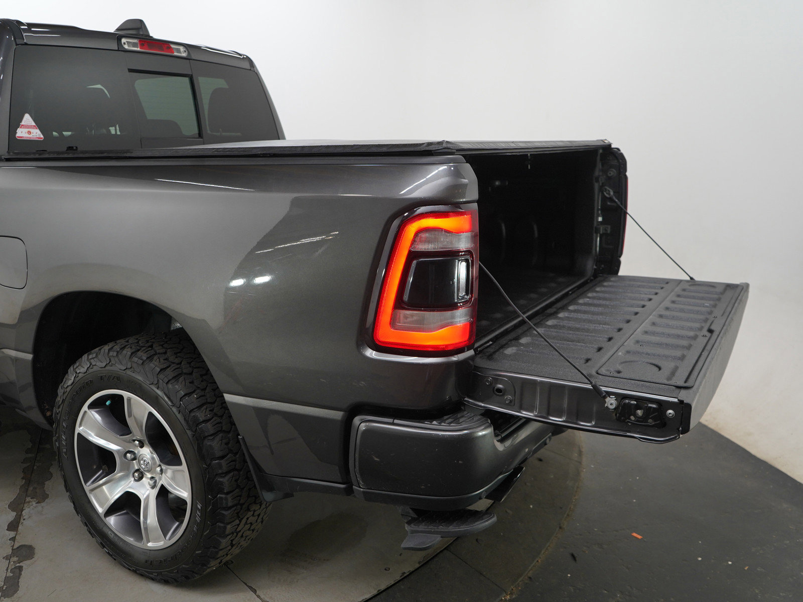 Used 2020 RAM 1500 Sport w/ Level 2 Equipment Goup w/2_L AWD/4WD image 9