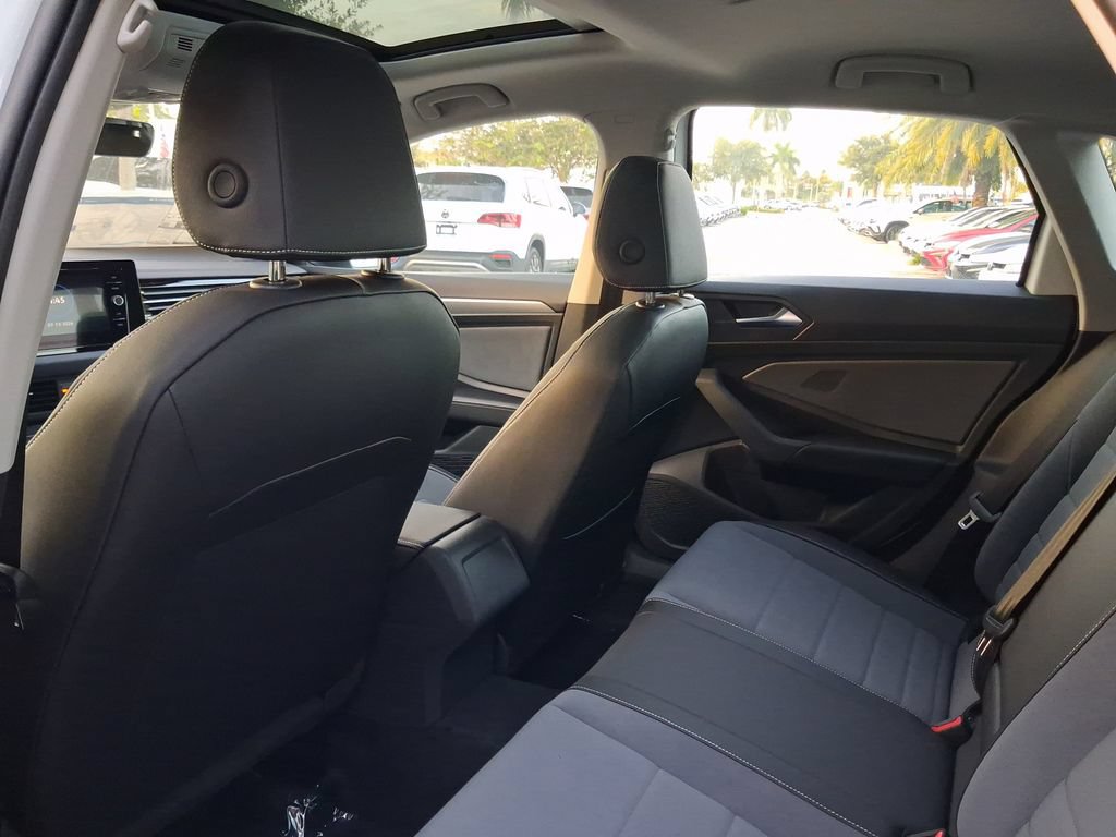 New 2026 Volkswagen Jetta SE FWD image 5