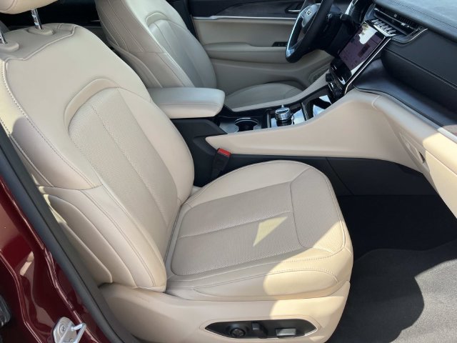 Certified 2025 Jeep Grand Cherokee L Limited w/ Luxury Tech Group II AWD/4WD image 25