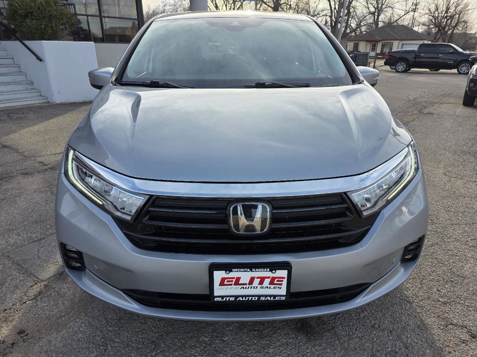 Used 2023 Honda Odyssey Elite image 2