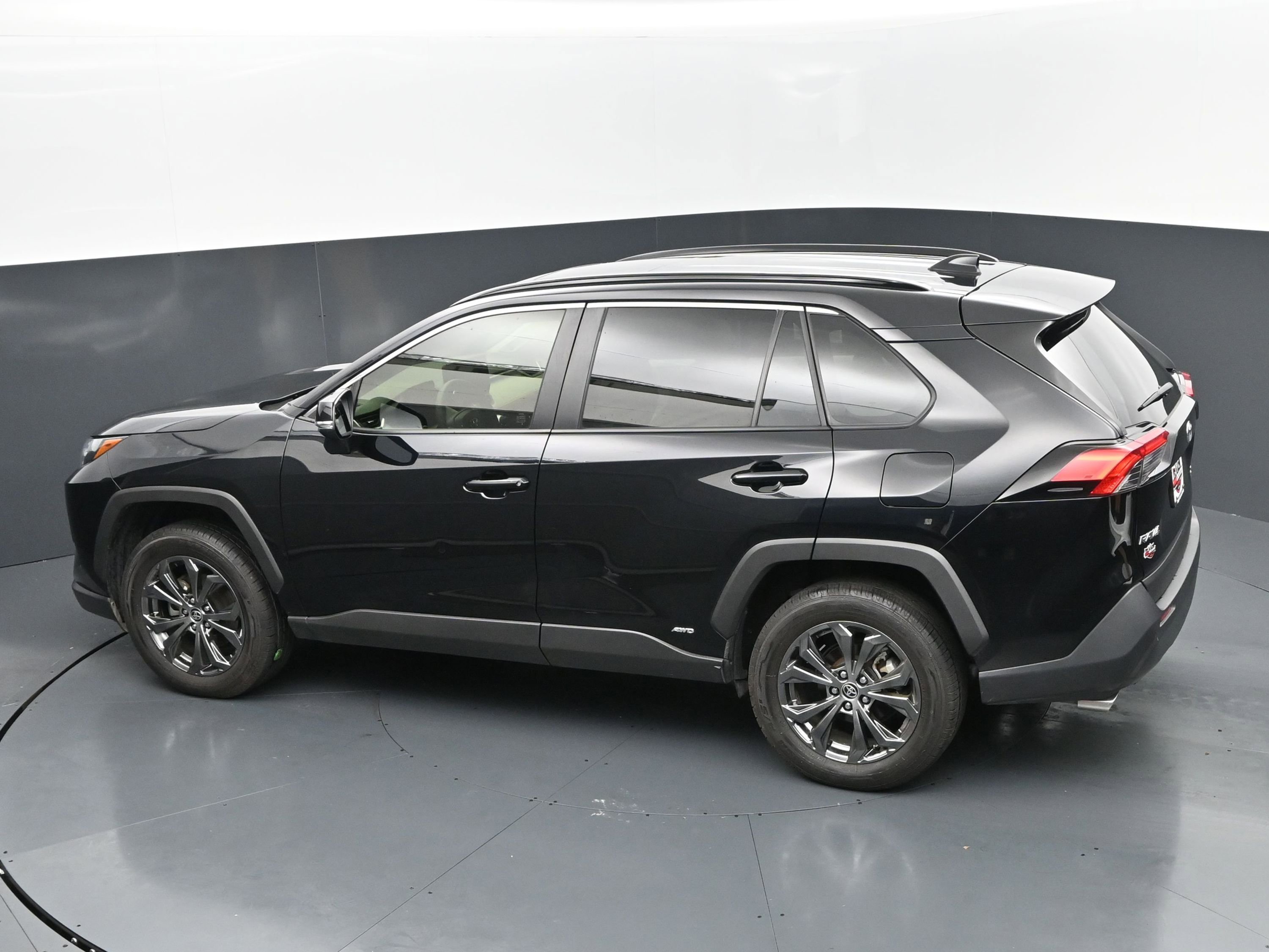 Used 2023 Toyota RAV4 XLE Premium AWD/4WD image 29