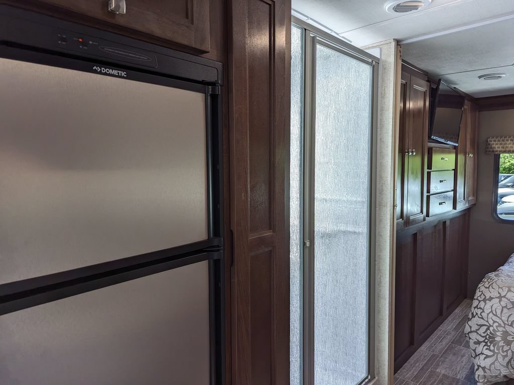 Used 2019 Chevrolet Express 4500 w/ RV Package RWD image 90