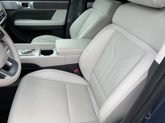 Certified 2025 Hyundai Santa Fe SEL w/ Tow & Go Package image 19