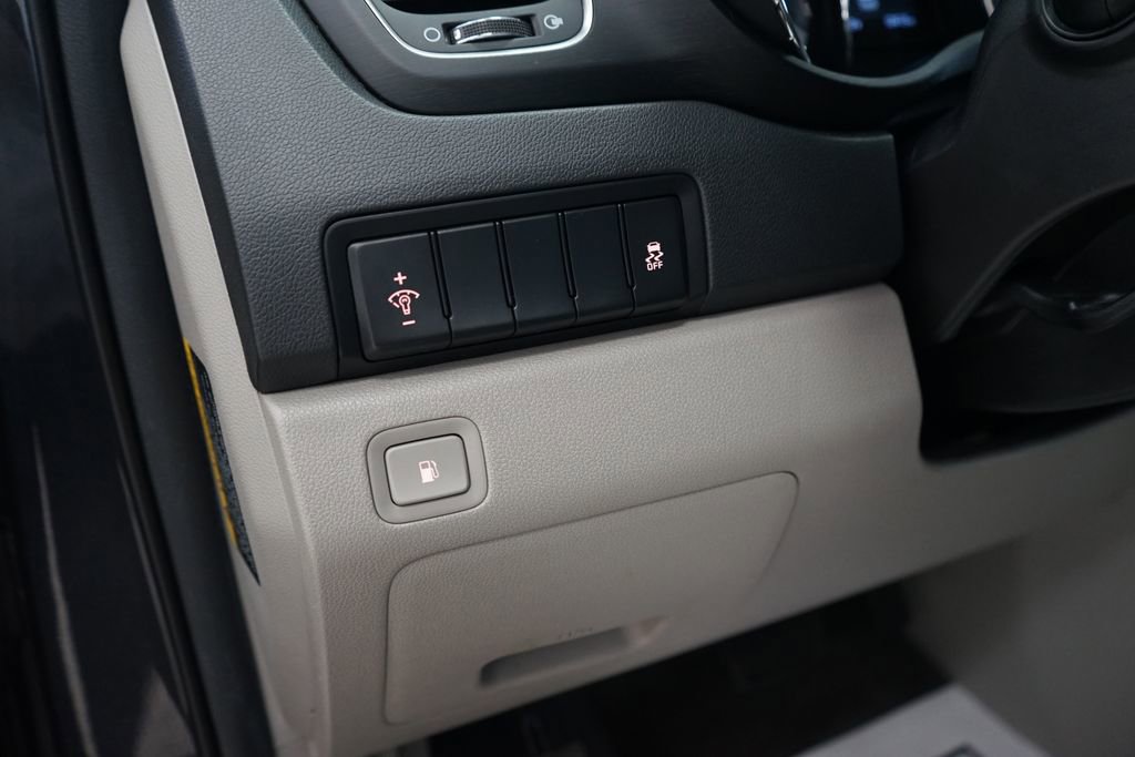 Used 2021 Kia Sedona LX image 29