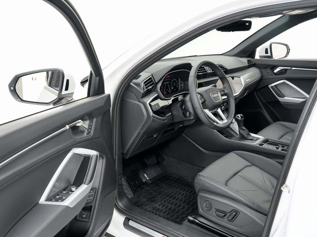 Certified 2025 Audi Q3 2.0T Premium image 7