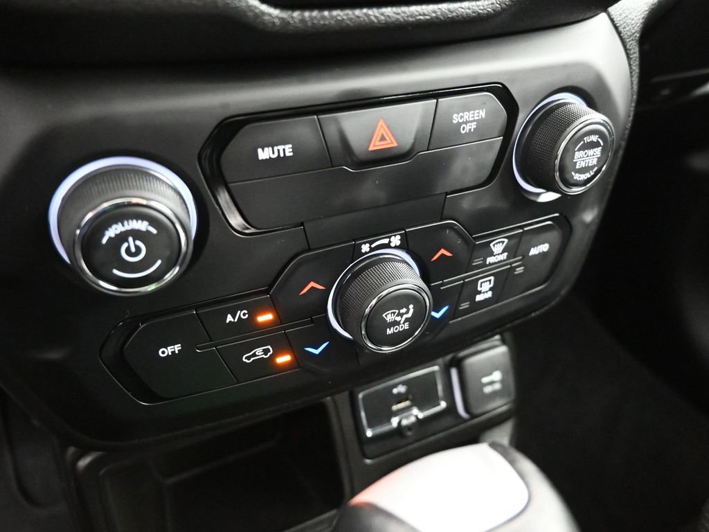 Used 2020 Jeep Renegade Limited w/ UConnect 8.4 Nav Group image 17