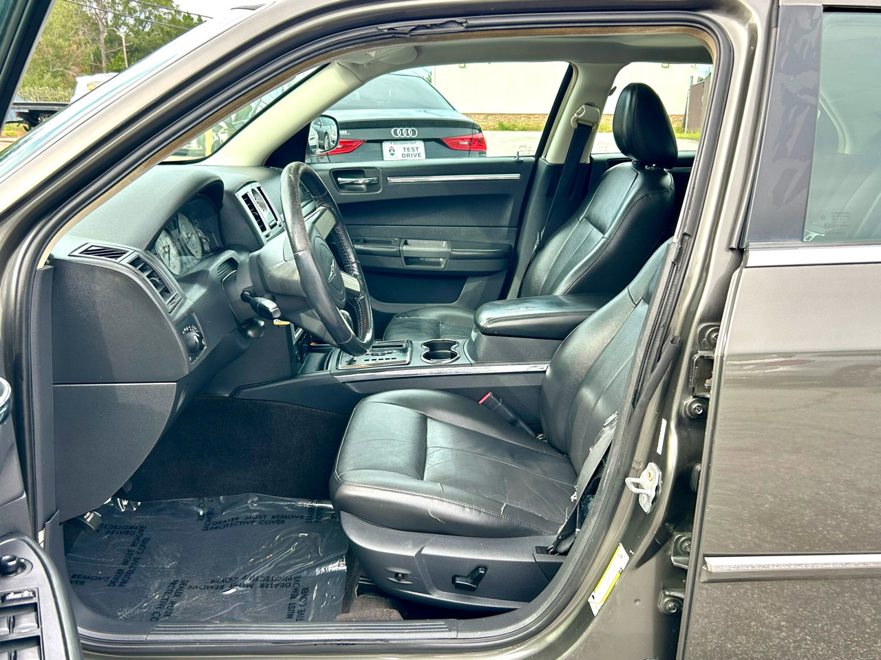 Used 2008 Chrysler 300 Touring w/ Comfort/Convenience Group image 9