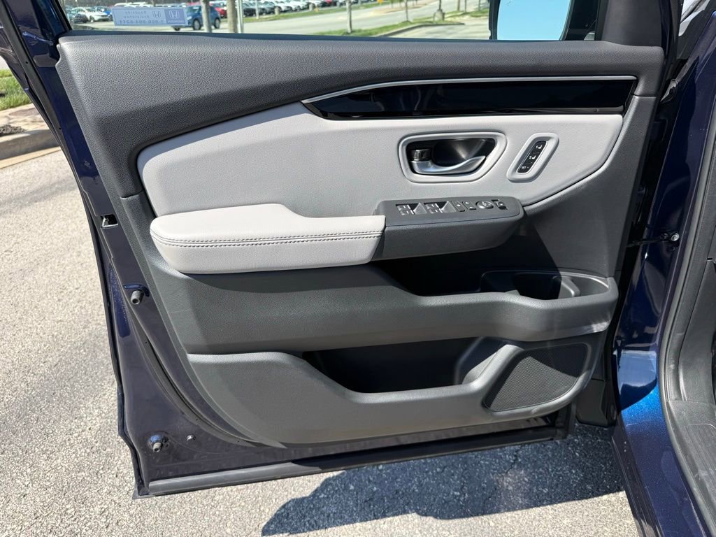 Used 2025 Honda Pilot Touring image 18