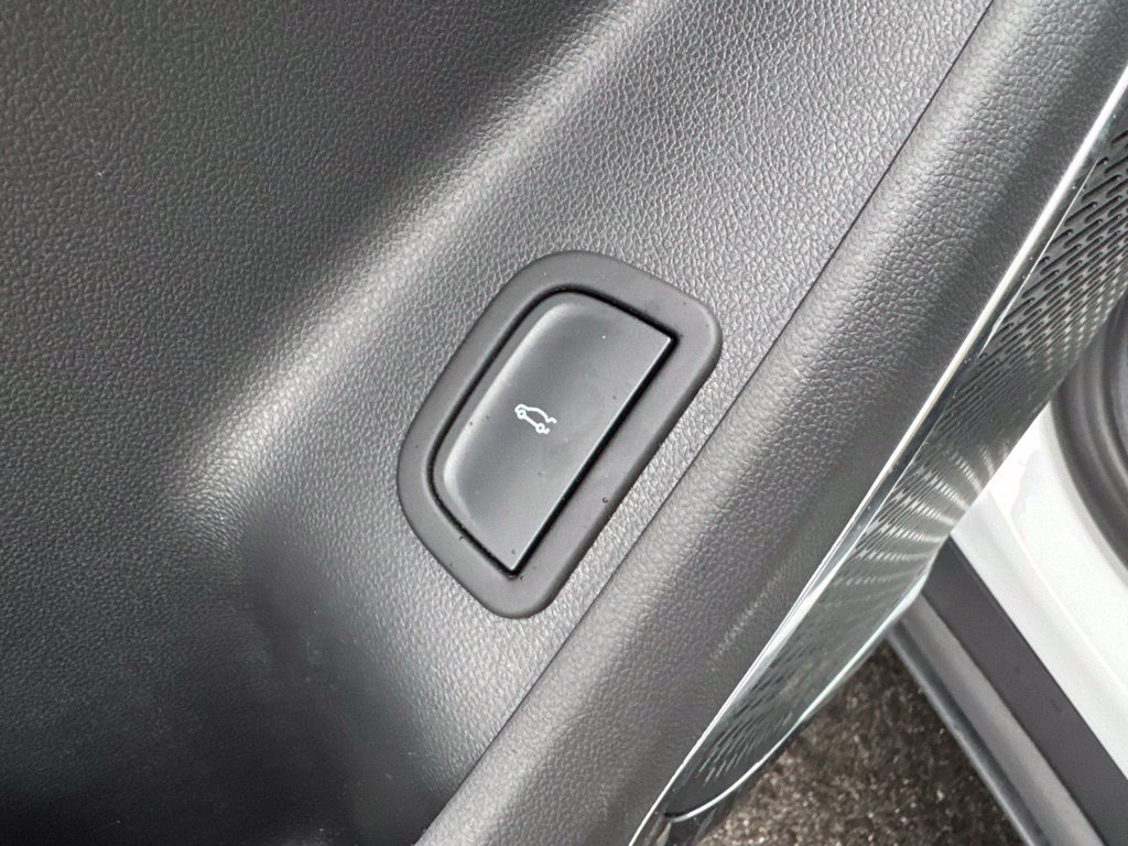 Used 2026 GMC Acadia Elevation w/ Elevation Premium Package AWD/4WD image 16