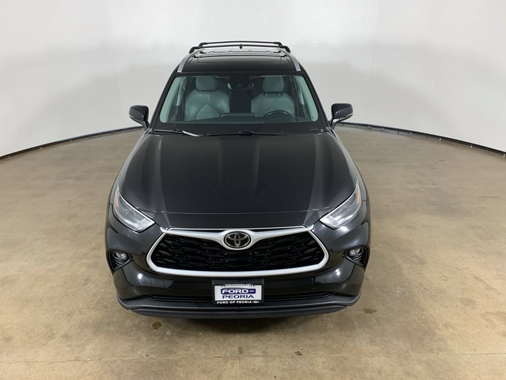 Used 2023 Toyota Highlander XLE AWD/4WD image 4