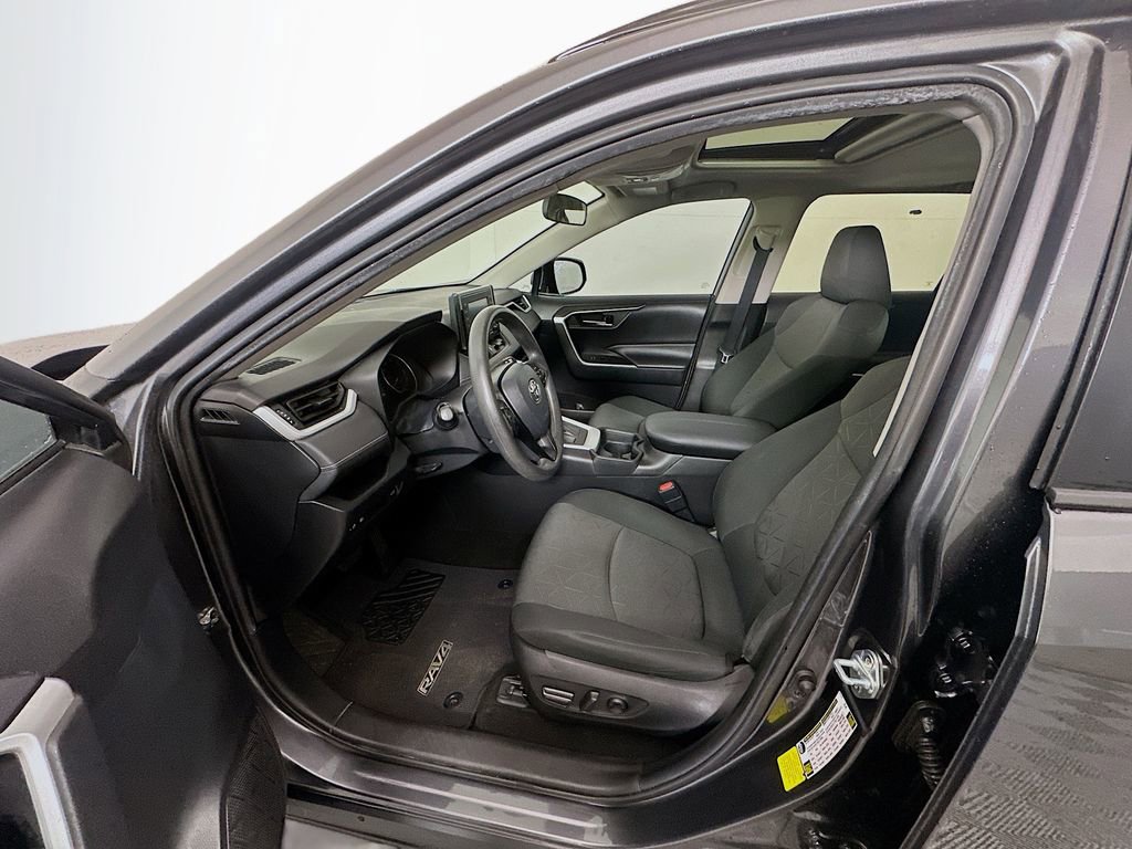 Used 2021 Toyota RAV4 XLE w/ Convenience Package image 20