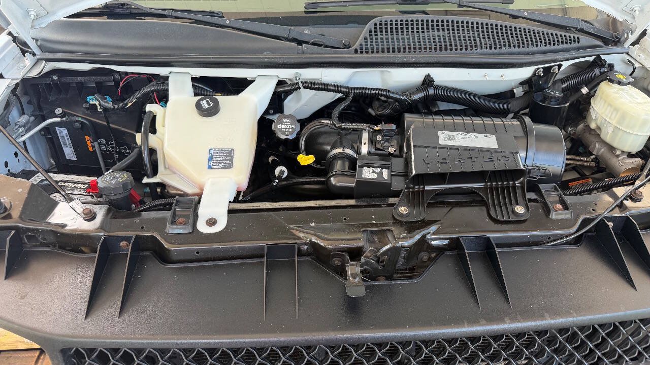 Used 2017 Chevrolet Express 2500 RWD image 22
