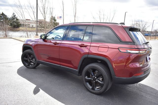 Used 2024 Jeep Grand Cherokee Altitude AWD/4WD image 9