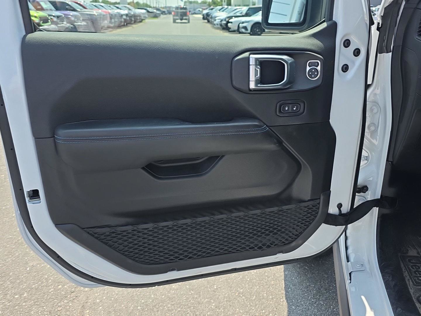 Used 2024 Jeep Wrangler Unlimited Rubicon 4xe AWD/4WD image 11