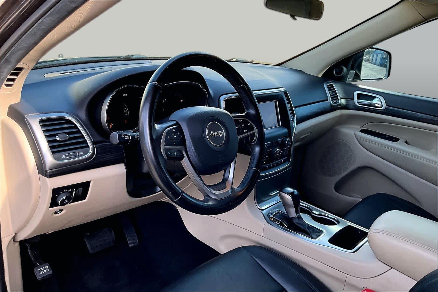 Used 2020 Jeep Grand Cherokee Laredo RWD image 20