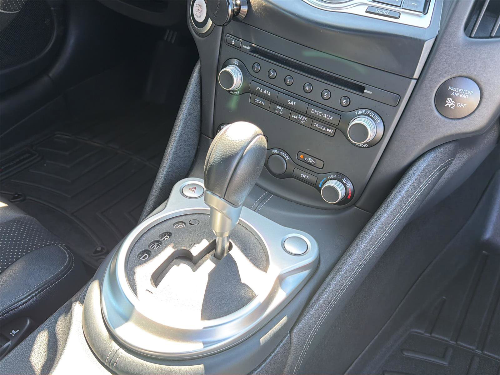 Used 2018 Nissan 370Z Touring RWD image 19