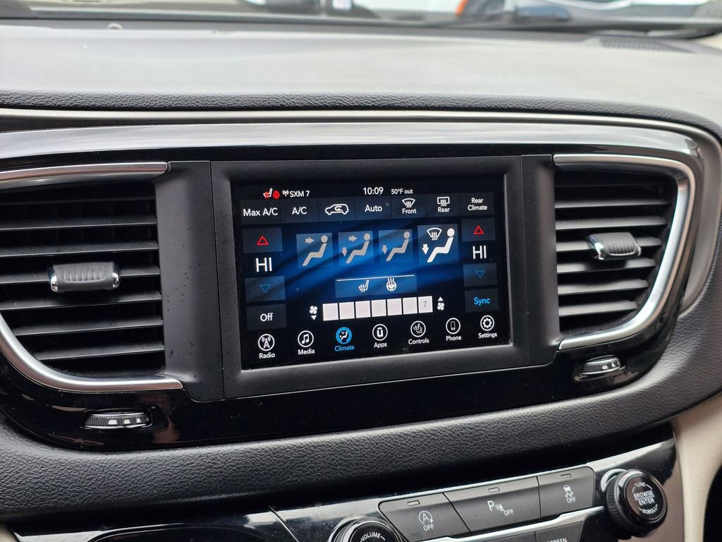 Used 2020 Chrysler Pacifica Touring-L FWD image 27