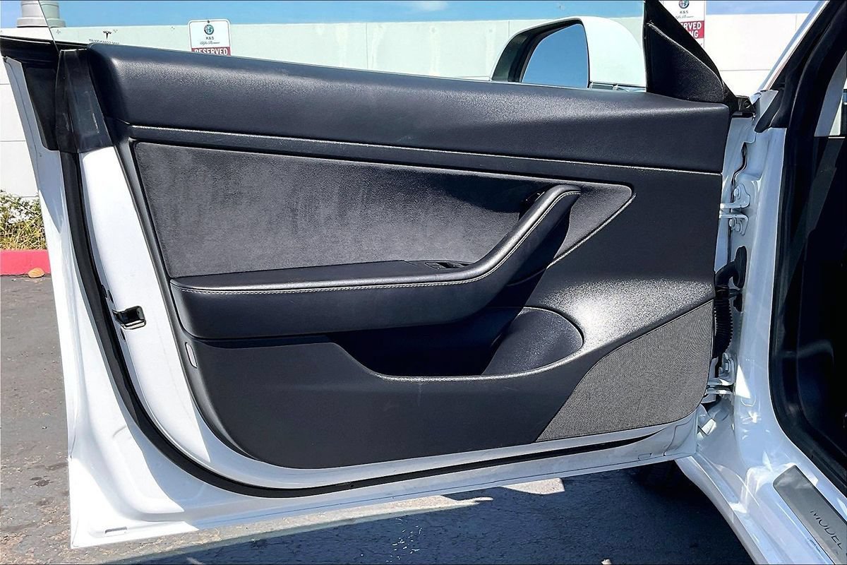 Used 2020 Tesla Model 3 Standard Range Plus RWD image 8