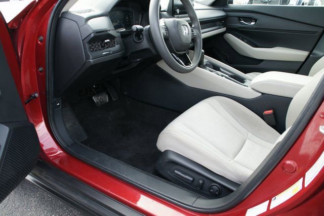 Used 2023 Honda Accord EX image 11