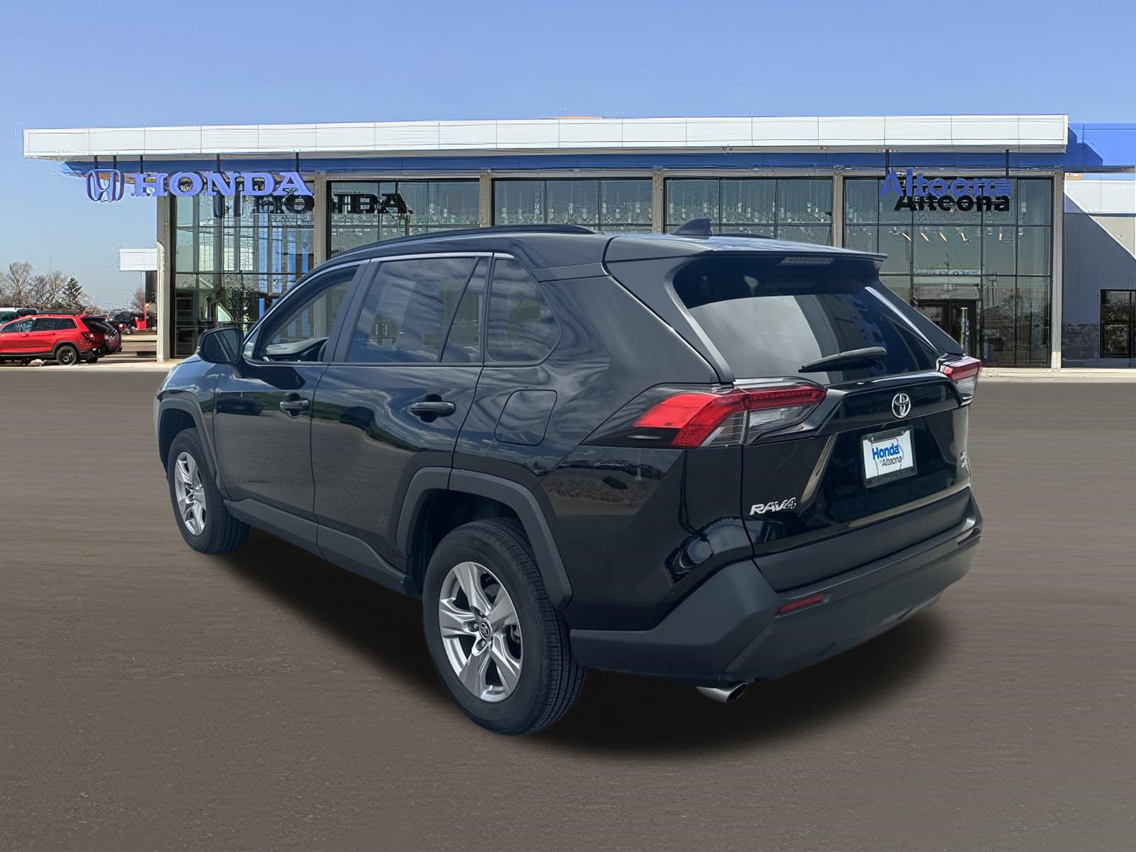 Used 2023 Toyota RAV4 XLE AWD/4WD image 3