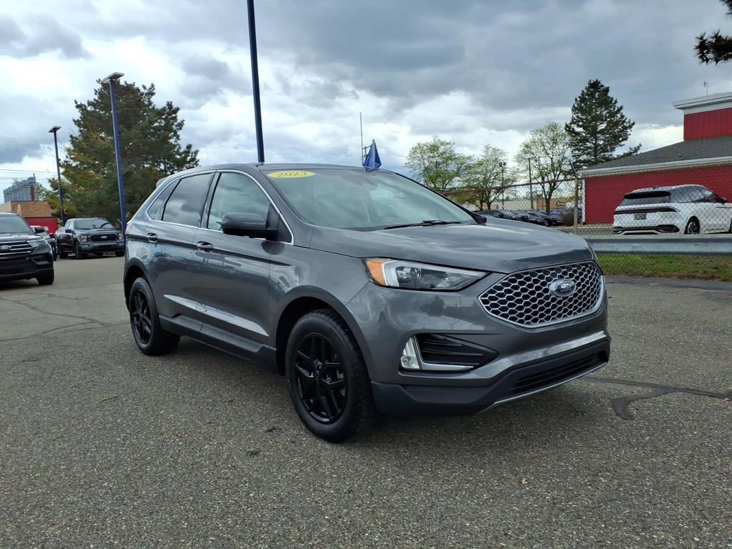 Certified 2023 Ford Edge SEL w/ Convenience Package AWD/4WD image 3