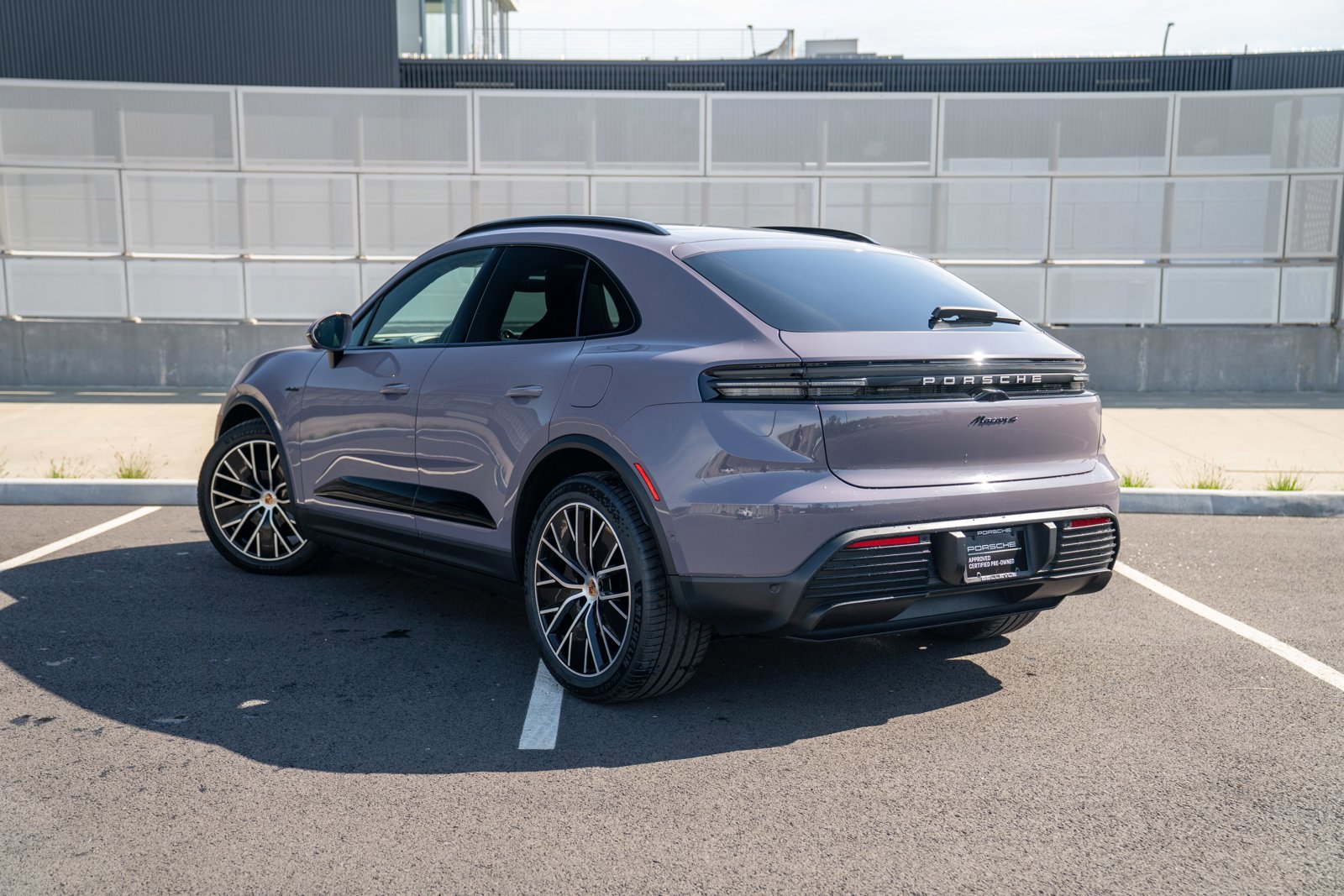 Certified 2025 Porsche Macan 4 Electric AWD/4WD image 3