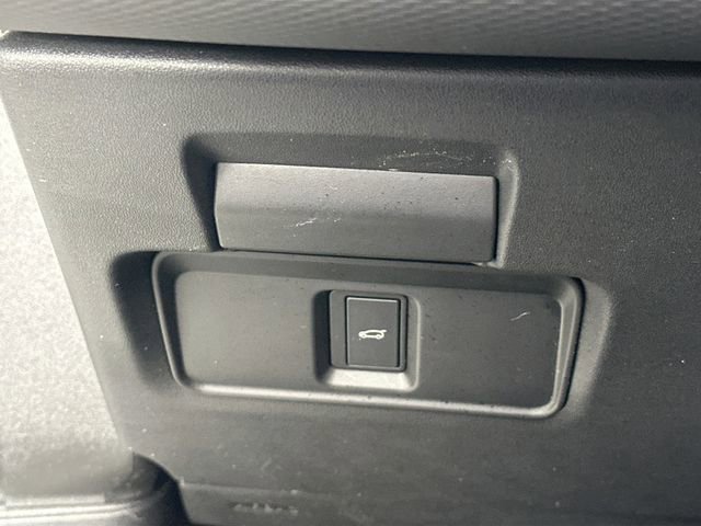 Used 2024 Land Rover Discovery Sport Dynamic SE image 24