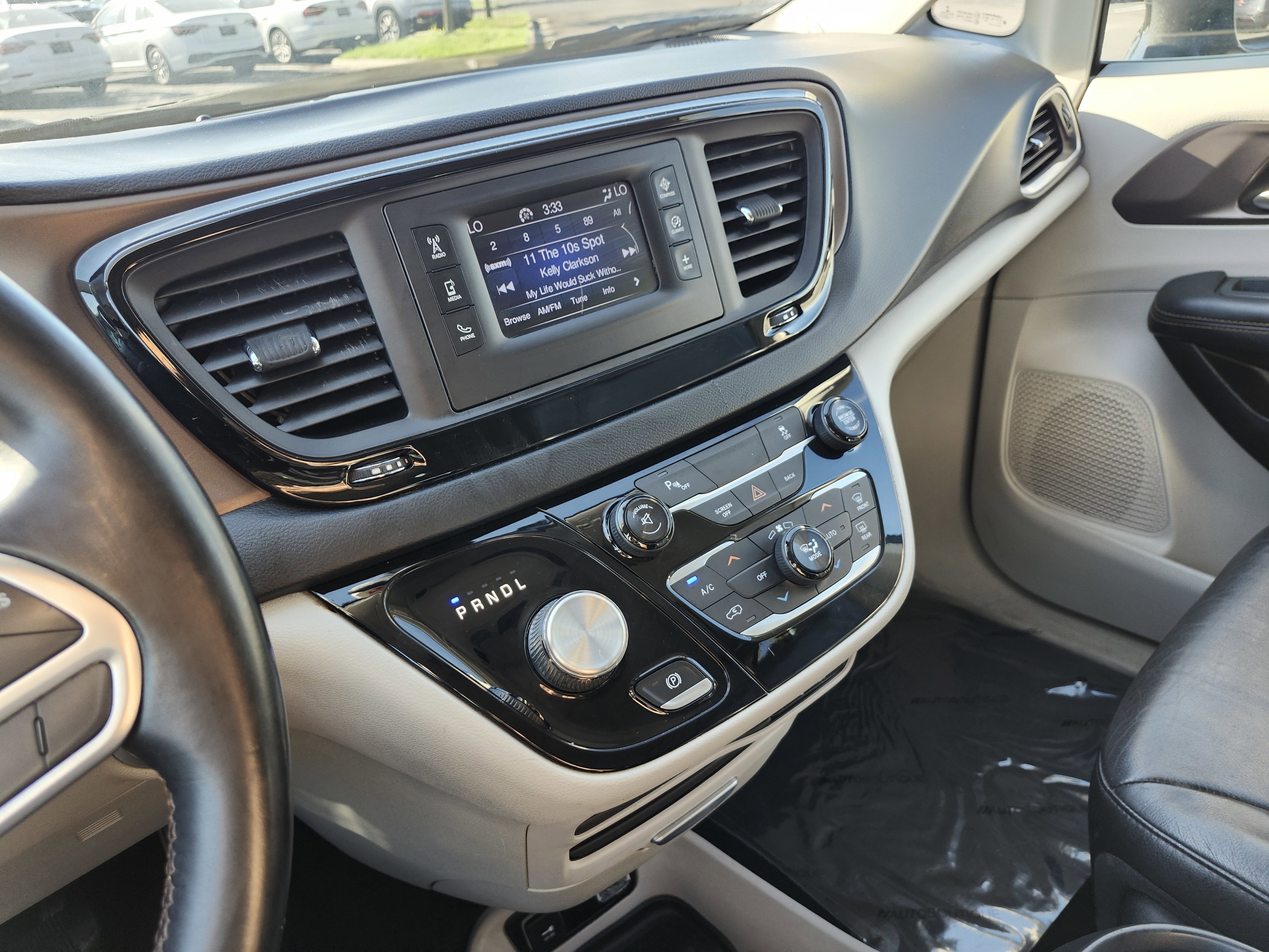Used 2017 Chrysler Pacifica Touring-L image 27