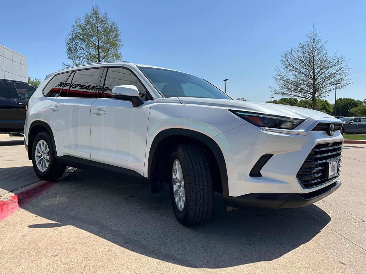 Used 2024 Toyota Grand Highlander XLE image 4