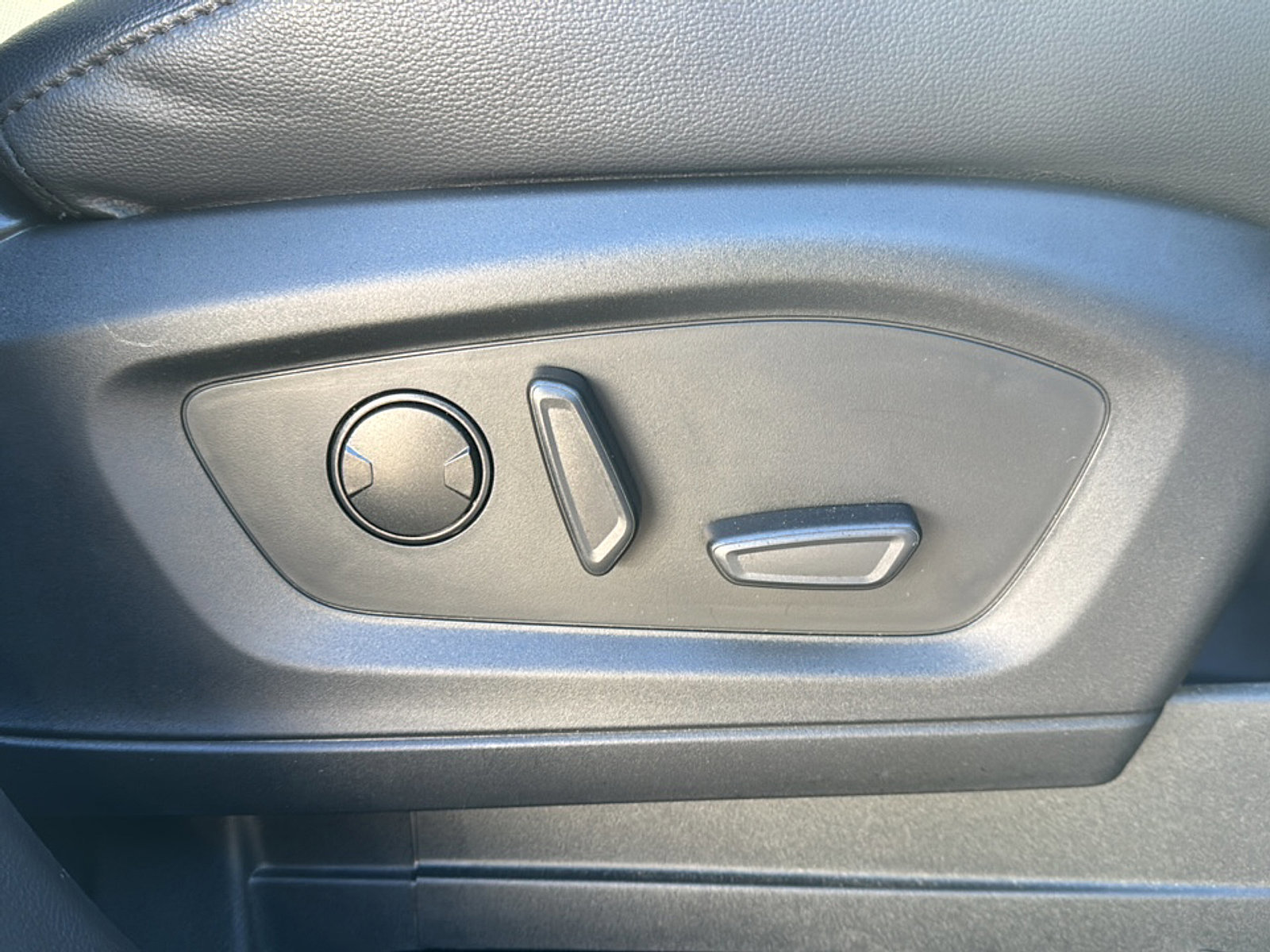 Used 2023 Ford Explorer ST w/ Equipment Group 401A image 18