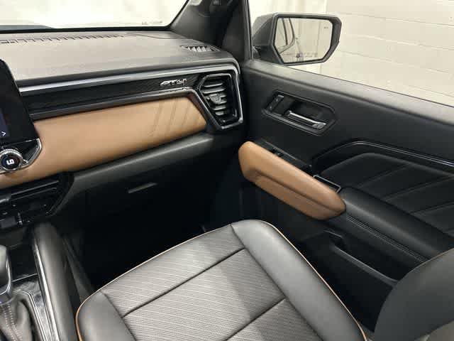 Used 2023 GMC Canyon AT4 w/ AT4 Premium Package AWD/4WD image 13