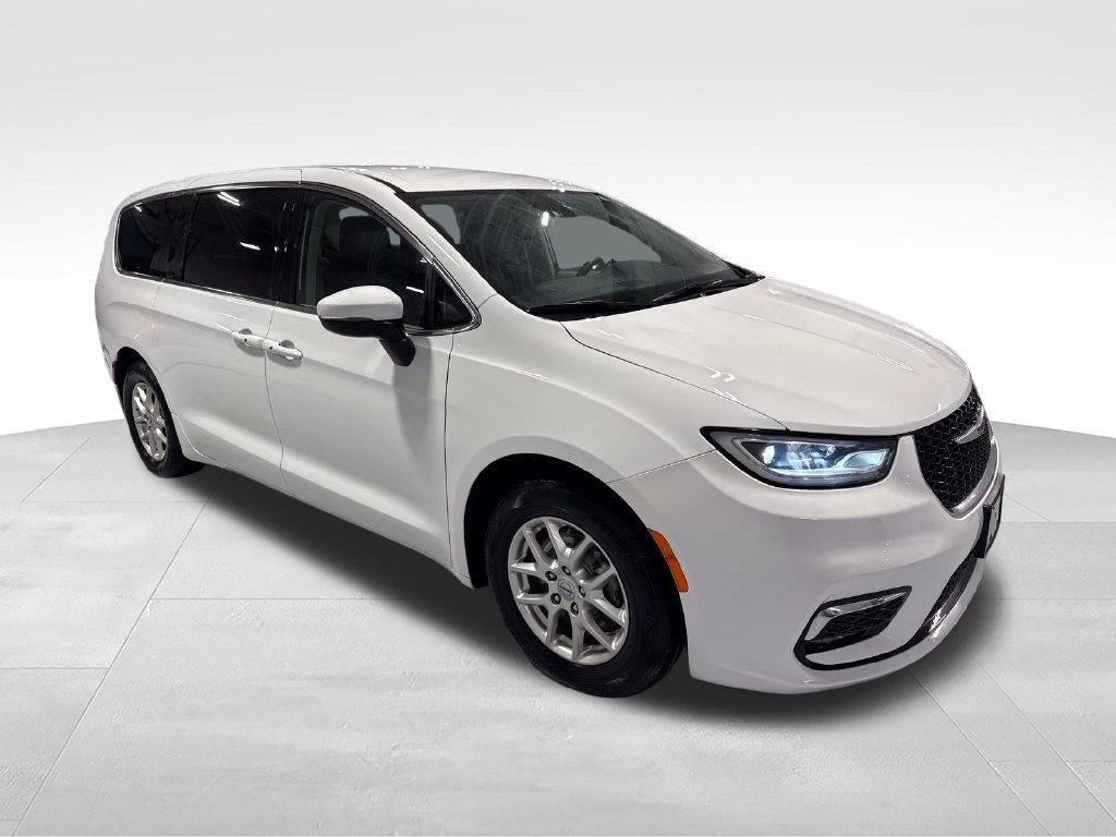 Used 2023 Chrysler Pacifica Touring-L FWD image 53