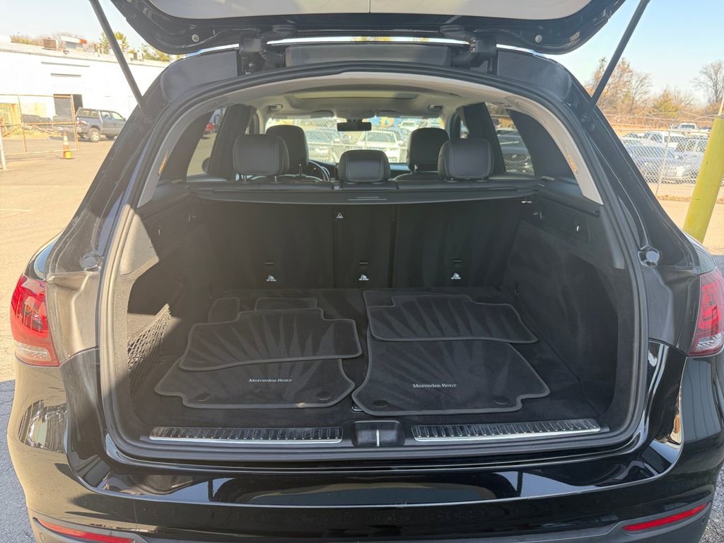 Used 2021 Mercedes-Benz GLC 300 4MATIC w/ Premium Package image 30