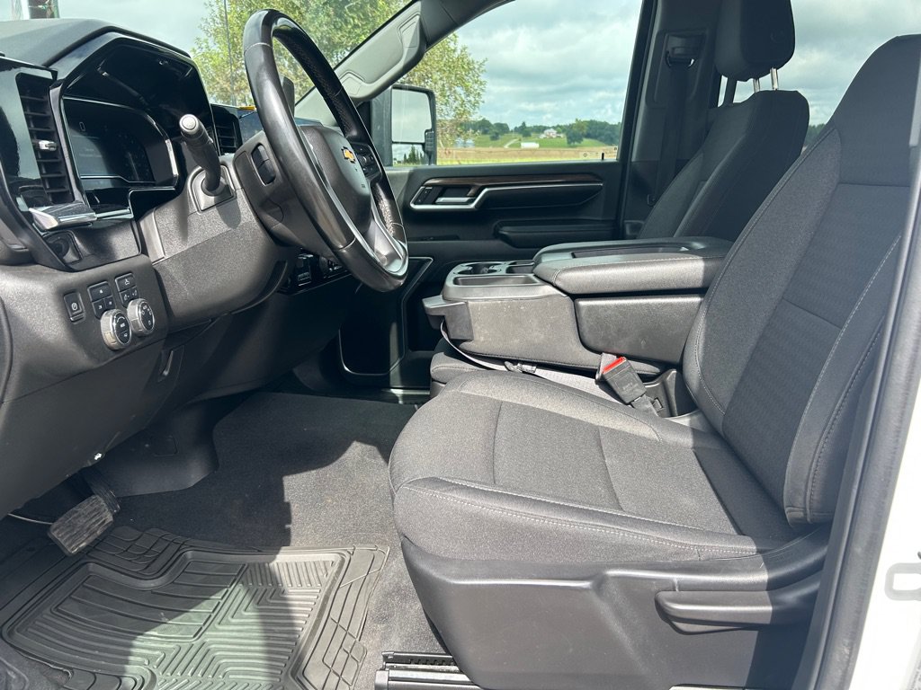 Used 2024 Chevrolet Silverado 2500 LT AWD/4WD image 9