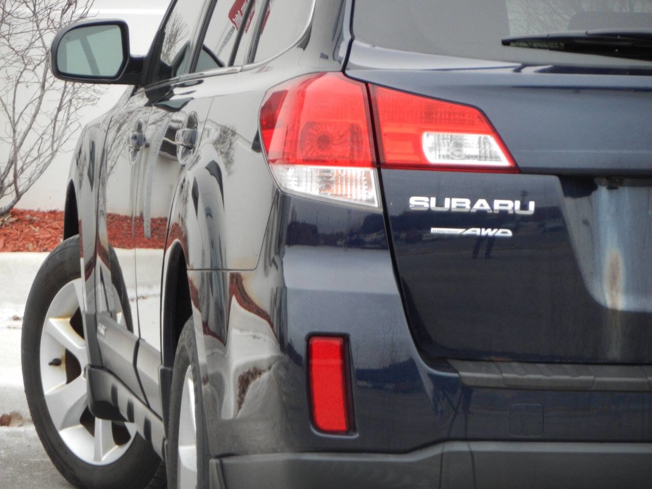 Used 2013 Subaru Outback 2.5i Premium AWD/4WD image 1