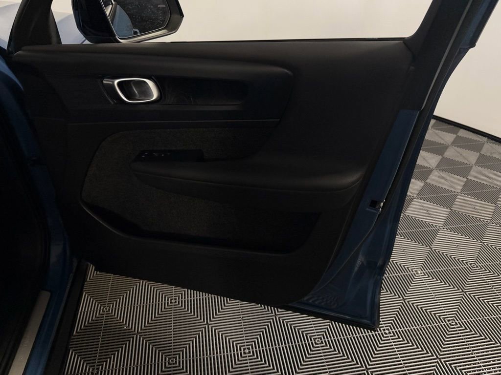 Used 2023 Volvo XC40 Recharge Plus image 33
