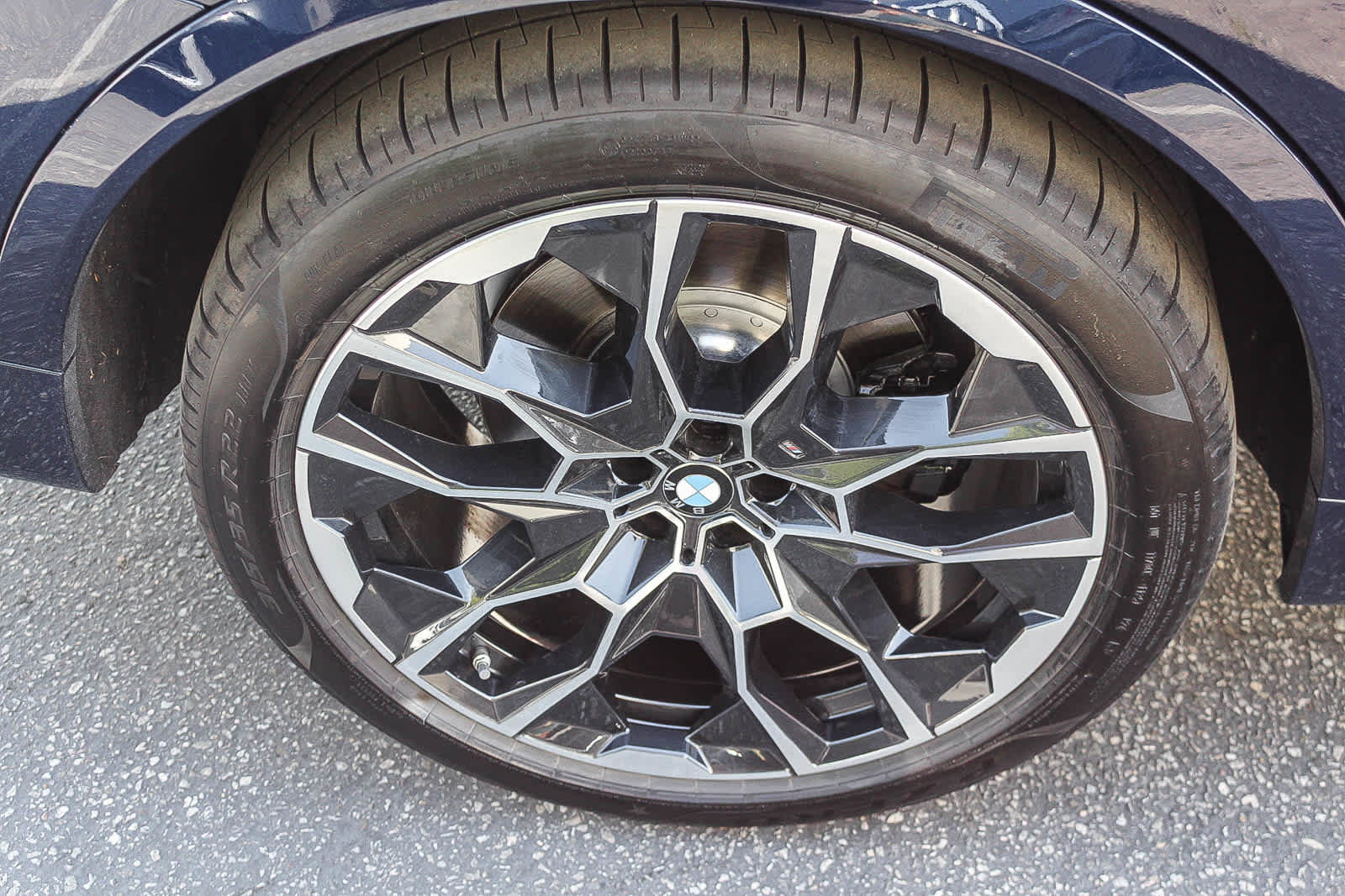 Used 2026 BMW X7 xDrive40i w/ M Sport Package AWD/4WD image 8