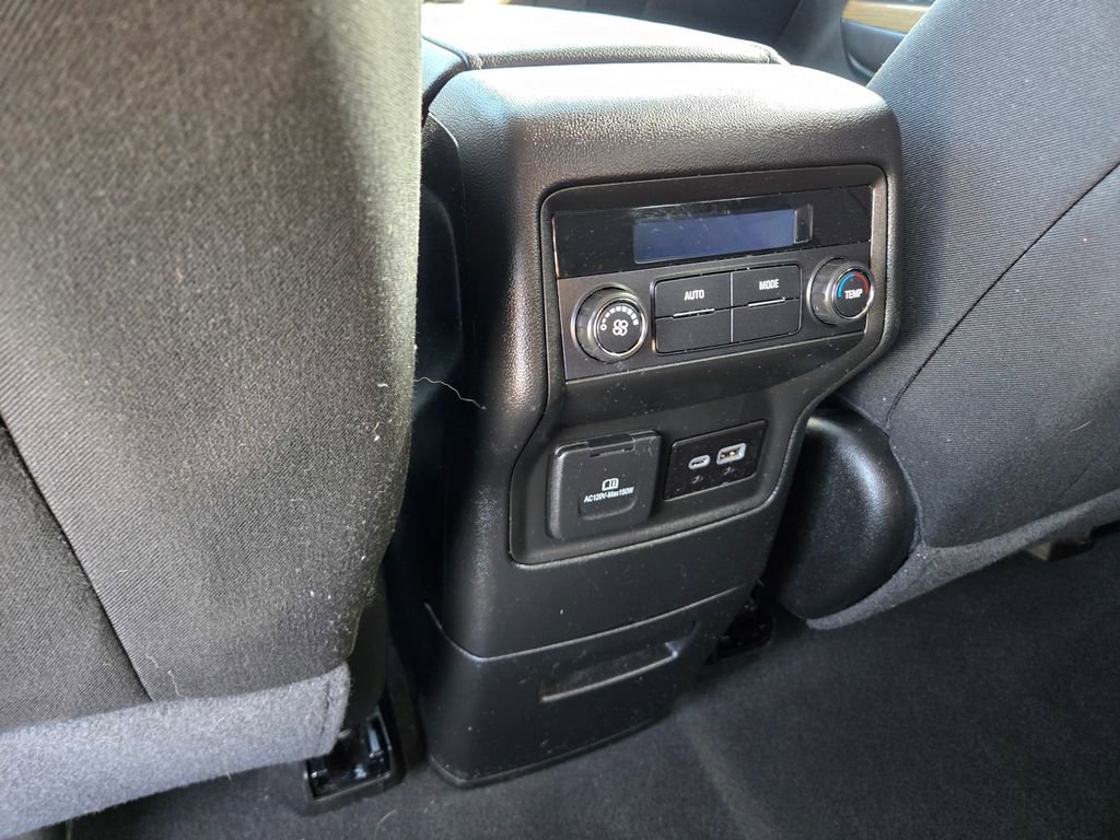 Certified 2023 GMC Acadia SLE w/ Driver Convenience Package image 28