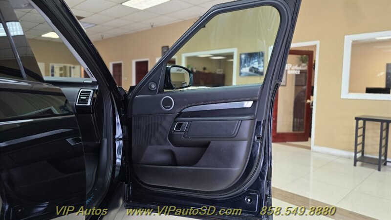 Used 2017 Land Rover Discovery First Edition AWD/4WD image 15