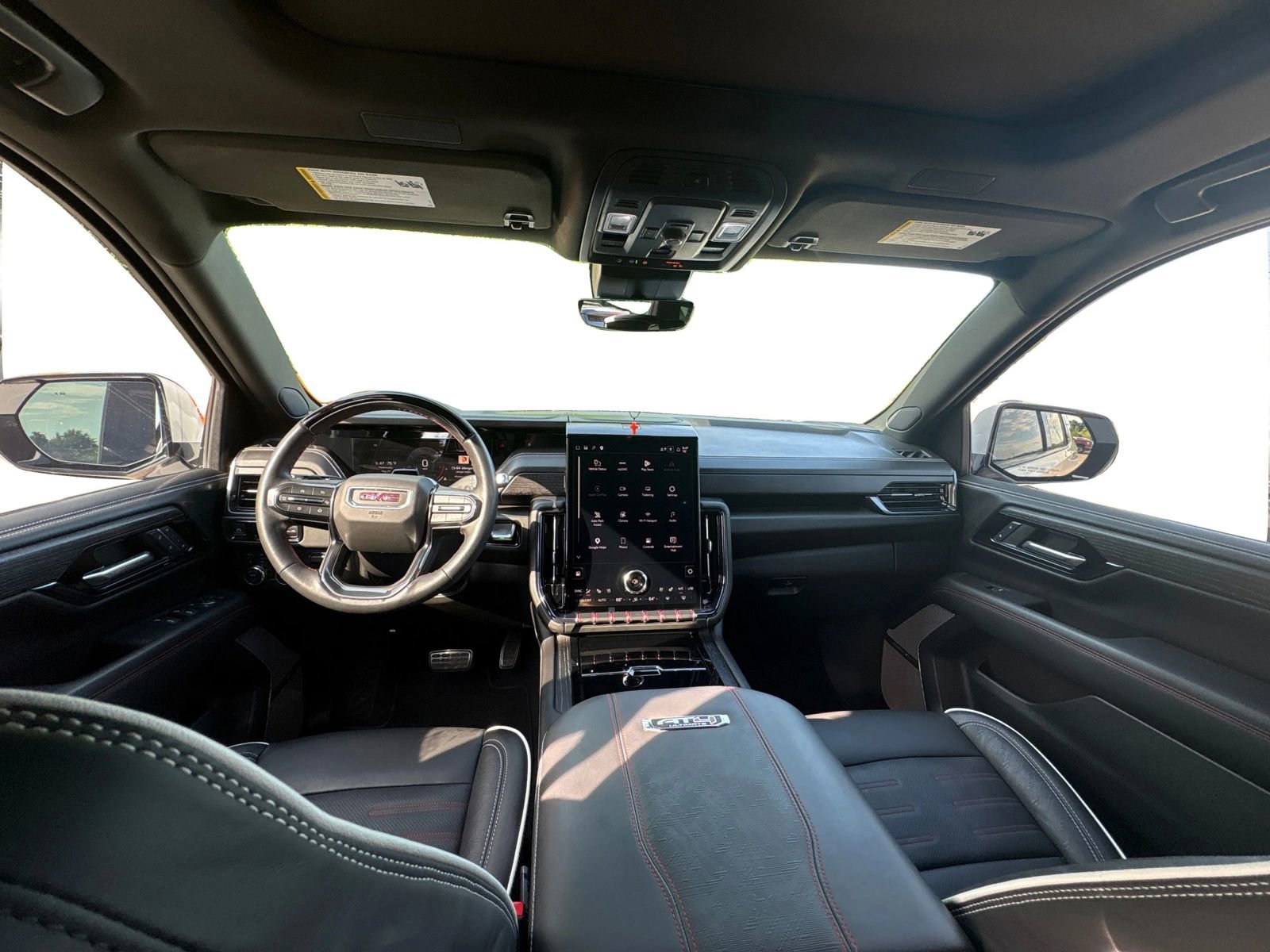 Used 2025 GMC Yukon AT4 Ultimate AWD/4WD image 17