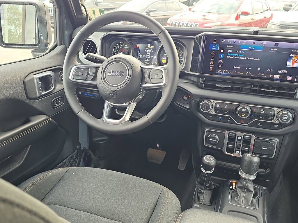 Used 2025 Jeep Wrangler Unlimited Sahara AWD/4WD image 13