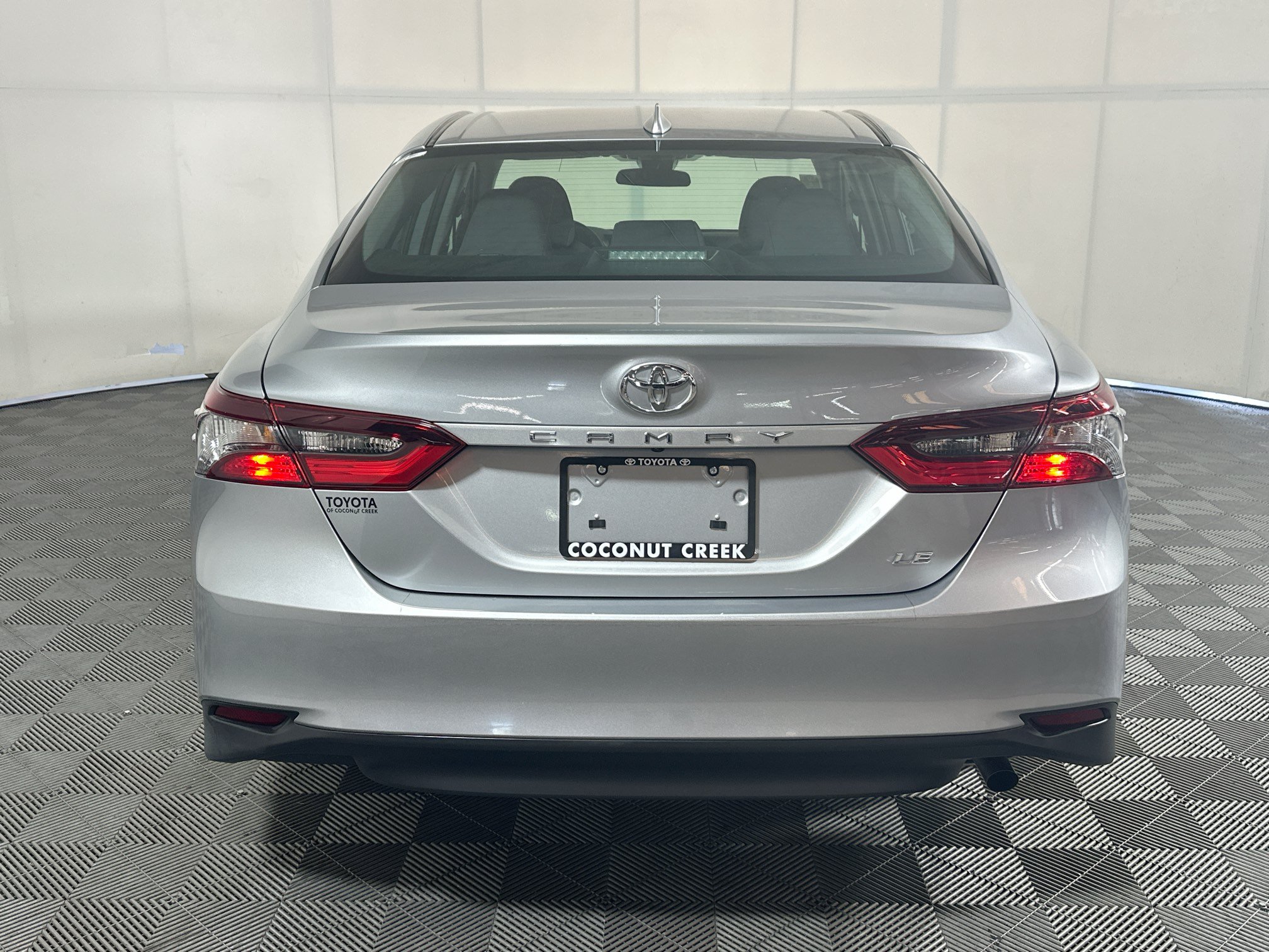 Used 2023 Toyota Camry LE FWD image 4