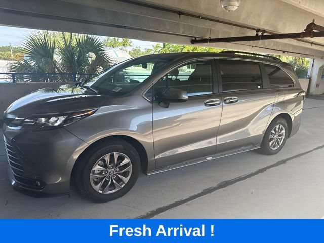 Used 2026 Toyota Sienna XLE FWD image 1