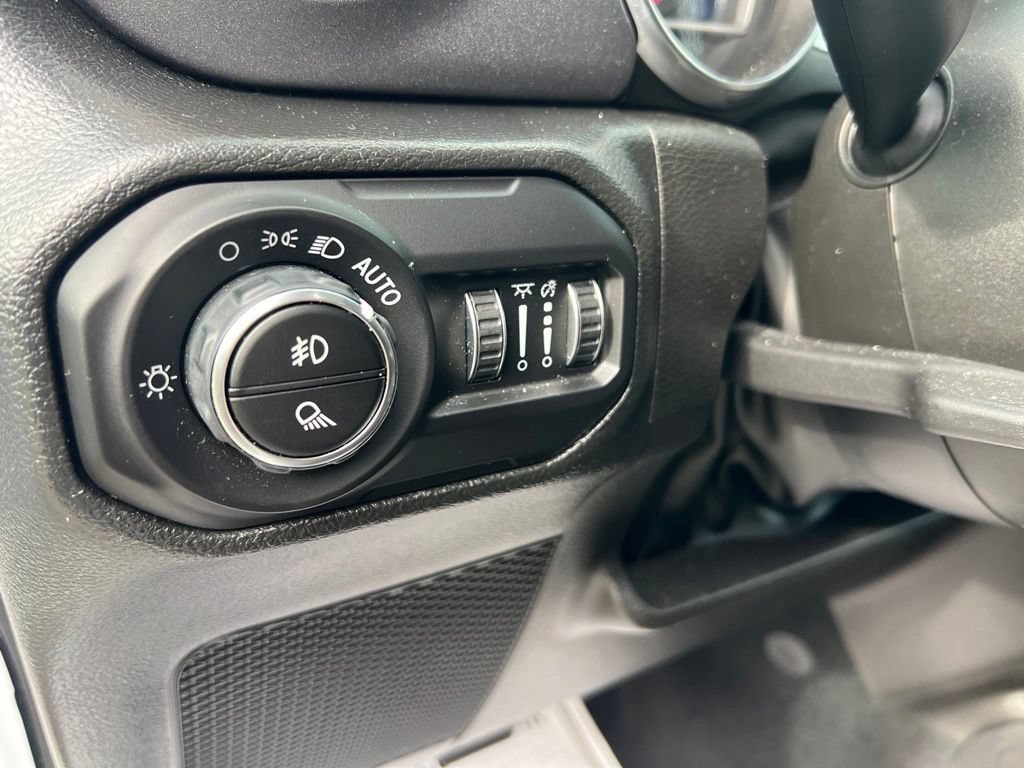 Used 2022 Jeep Gladiator Mojave w/ Cold Weather Group AWD/4WD image 29