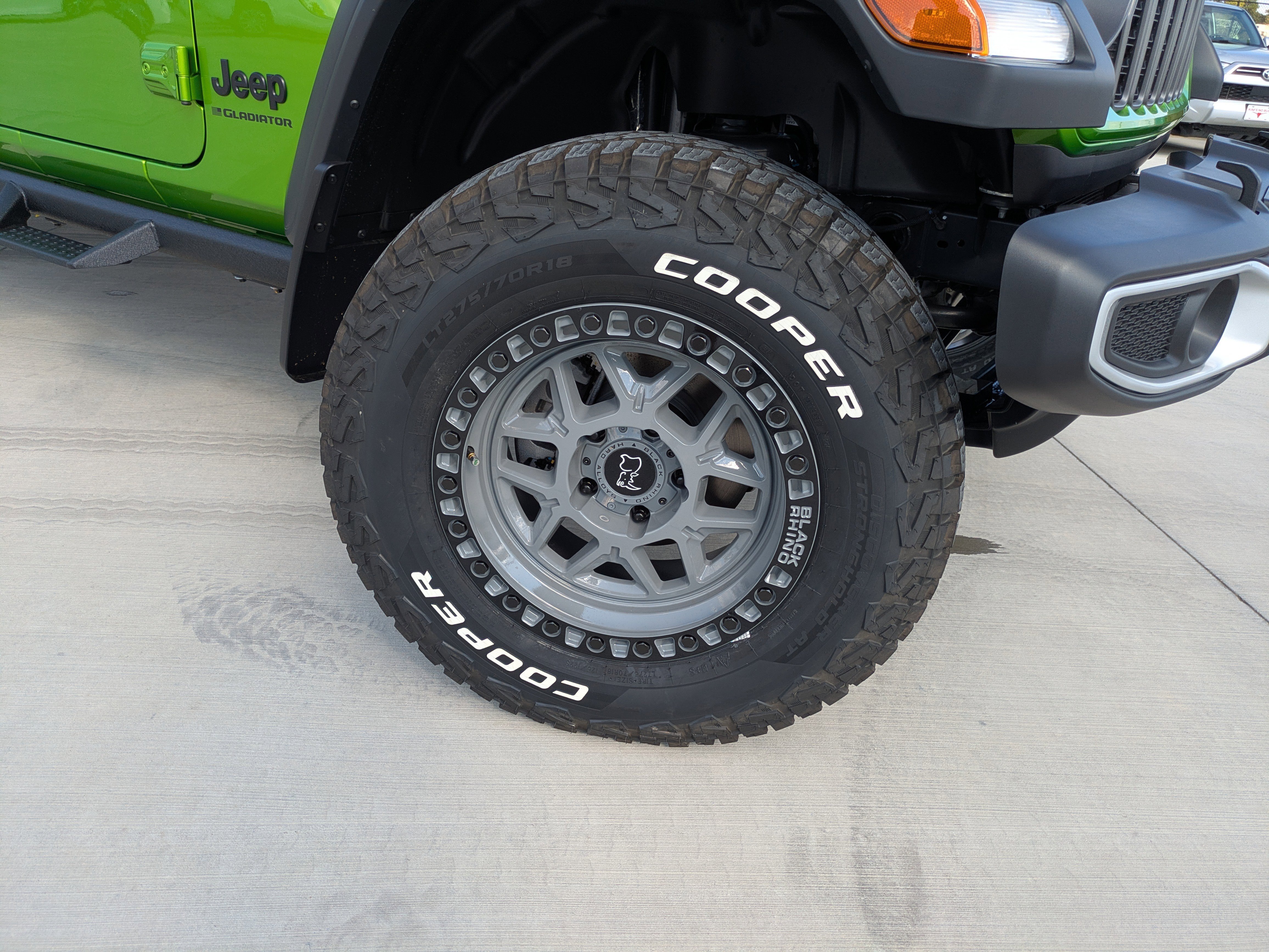 New 2025 Jeep Gladiator Sport image 10