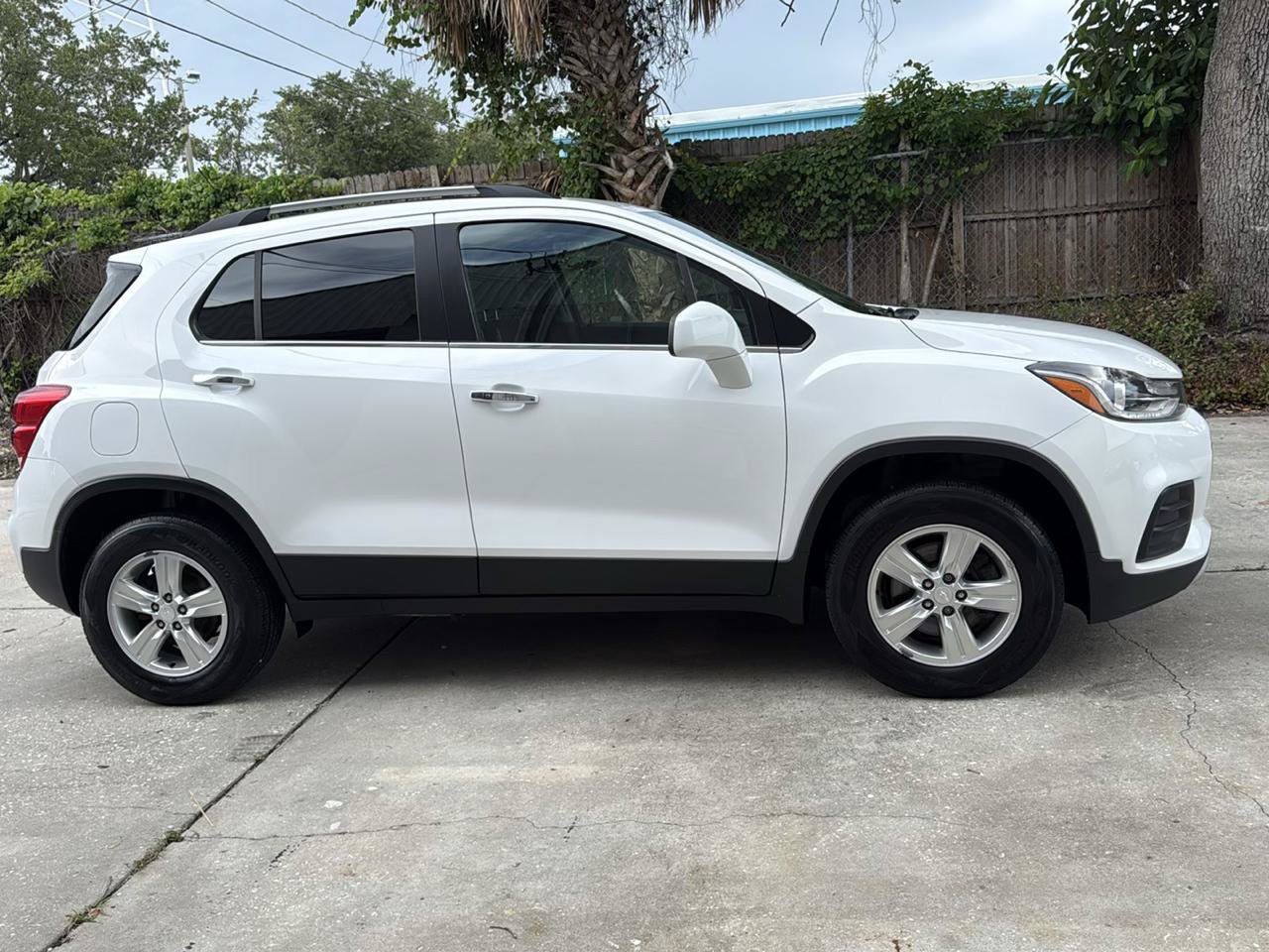 Used 2019 Chevrolet Trax LT w/ LT Convenience Package AWD/4WD image 4