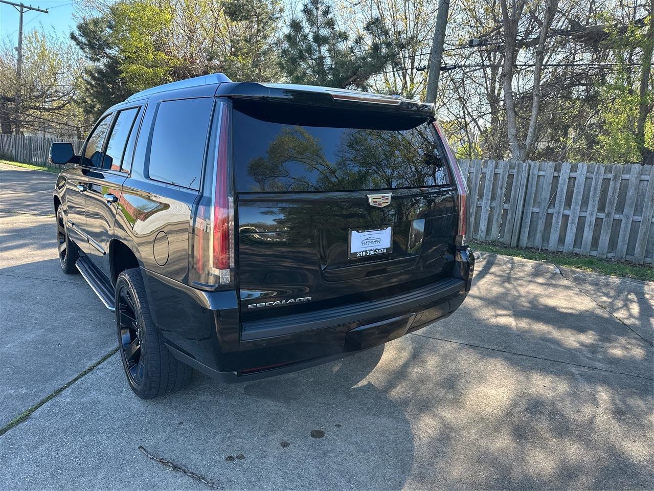 Used 2019 Cadillac Escalade Luxury w/ Escalade Sport Edition AWD/4WD image 26